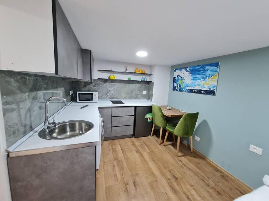 Aqua Gem * Tirana