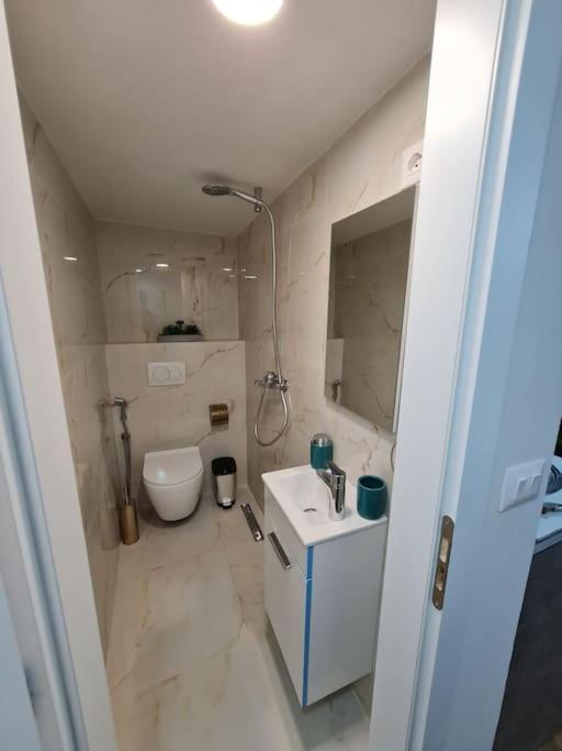Aqua Gem Apartment *